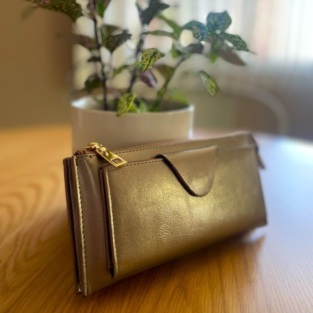 NWT Pewter Wristlet Clutch Wallet